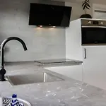 Beautiful Penthouse Near Rai And Centre