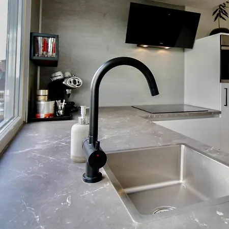 Beautiful Penthouse Near Rai And Centre *