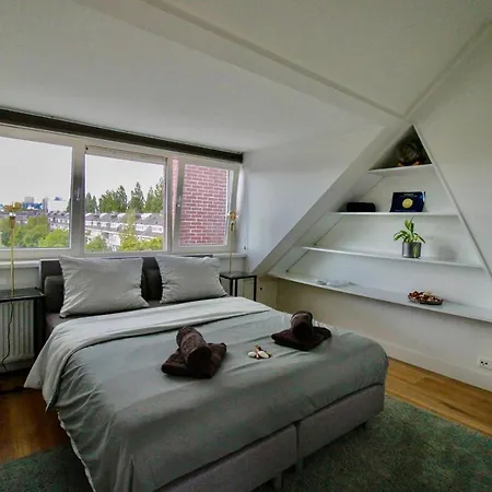 Beautiful Penthouse Near Rai And Centre