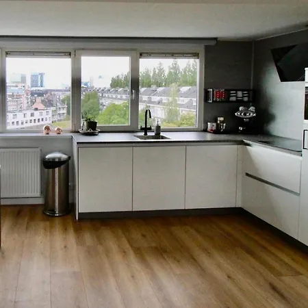 Beautiful Penthouse Near Rai And Centre