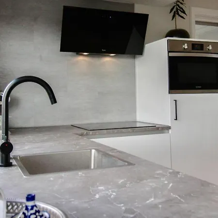 Beautiful Penthouse Near Rai And Centre