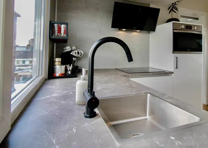 Beautiful Penthouse Near Rai And Centre *