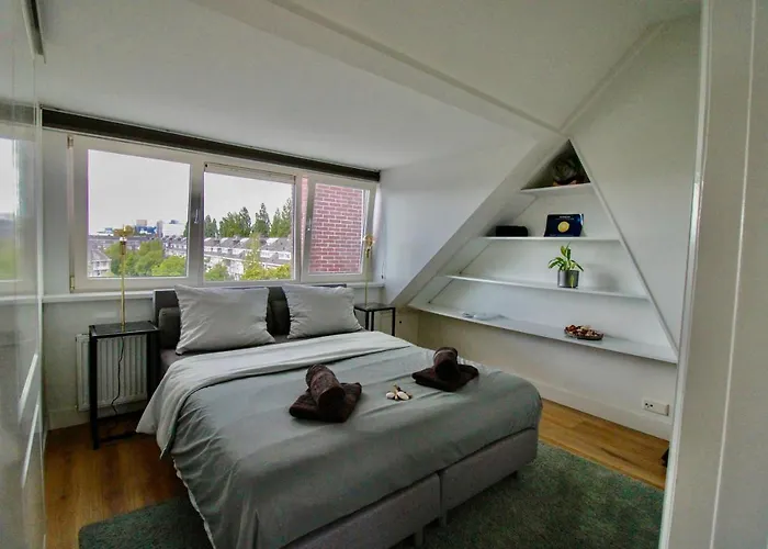 Beautiful Penthouse Near Rai And Centre