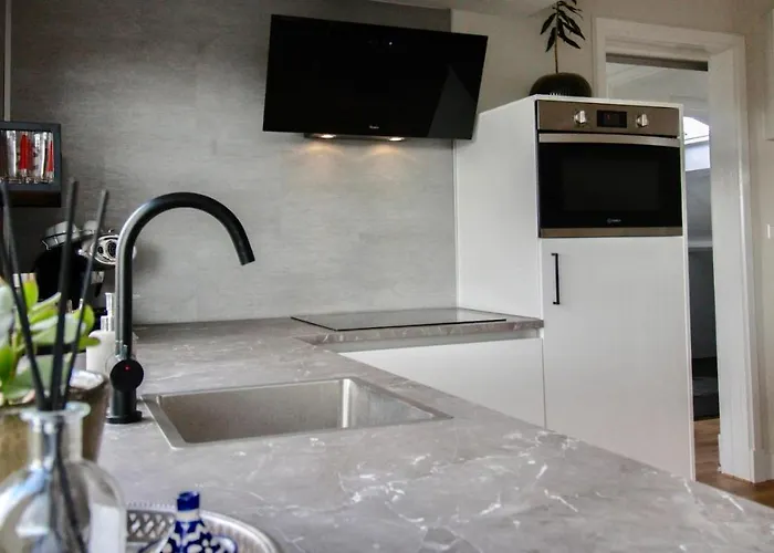 Beautiful Penthouse Near Rai And Centre