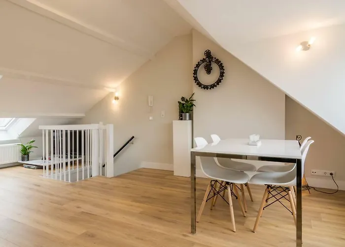 Beautiful Penthouse Near Rai And Centre *