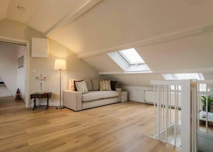 Beautiful Penthouse Near Rai And Centre